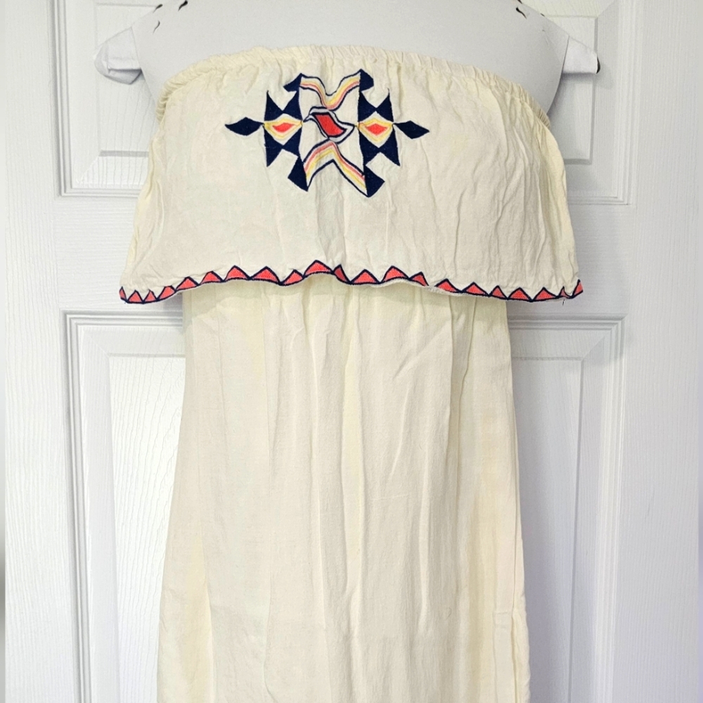 Cream midi strapless dress with geo pattern